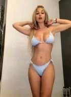 Incredible Blonde Reveals Her Titties
