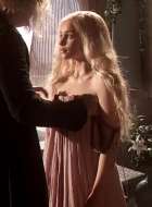 Emilia Clarke Boob Wobble Plot In ‘Game Of Thrones’